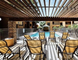 Building Photo - 2625 E Indian School Rd