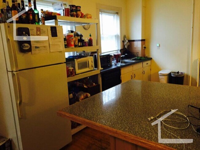 Building Photo - Faneuil St 3 Bed