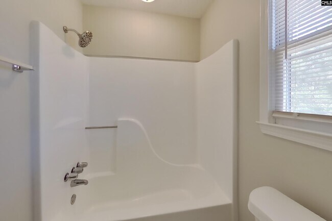 Building Photo - 529 Ferncliffe Rd
