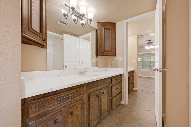 Building Photo - 7323 Log View Dr