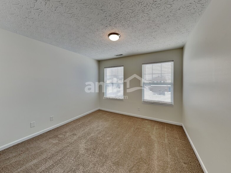 Building Photo - 3202 Meadoway Ct