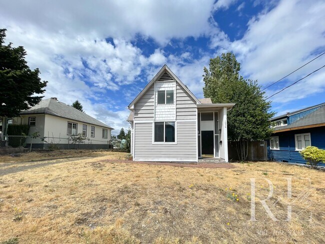 Building Photo - 3BR Bremerton Home with Vintage Charm & Mo...