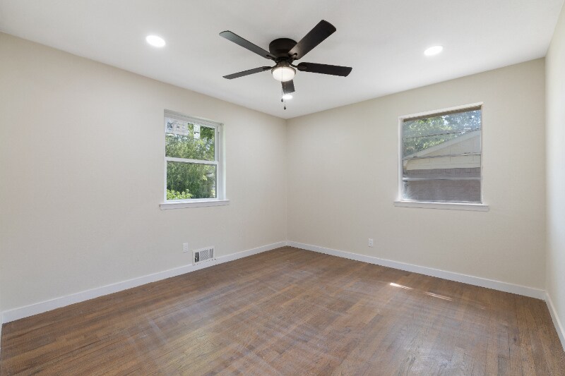 Building Photo - 529 Melrose Dr
