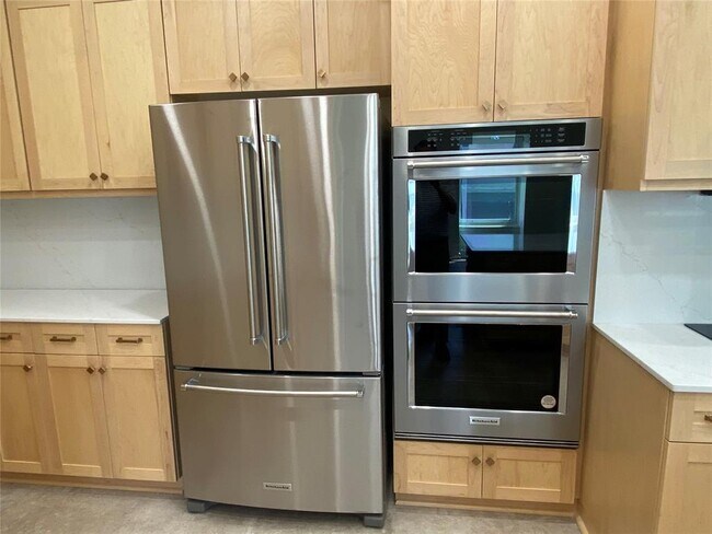 Building Photo - 1114 Sherwood Ln