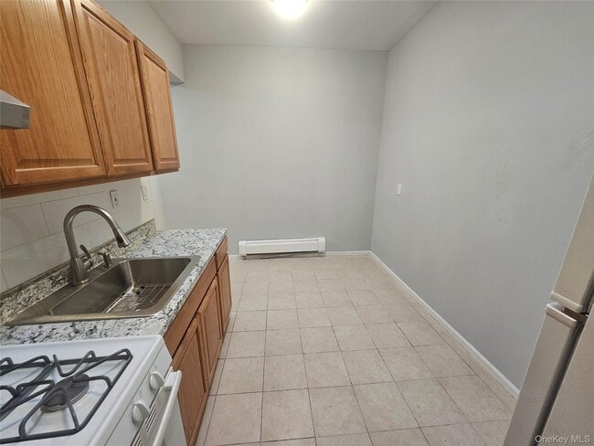 Building Photo - 202-15 Hollis Ave