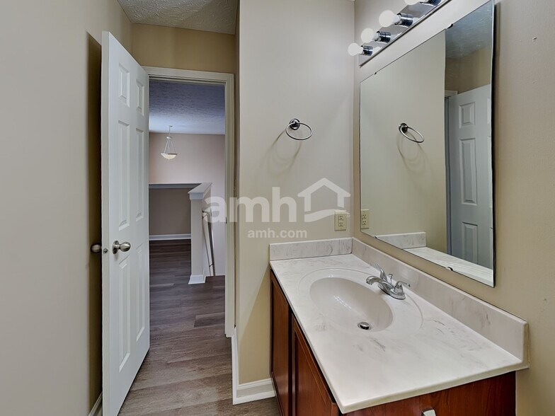 Building Photo - 5640 Rambling Dr