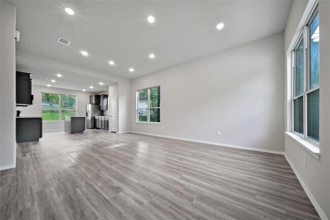 Building Photo - 507 Navajo Dr
