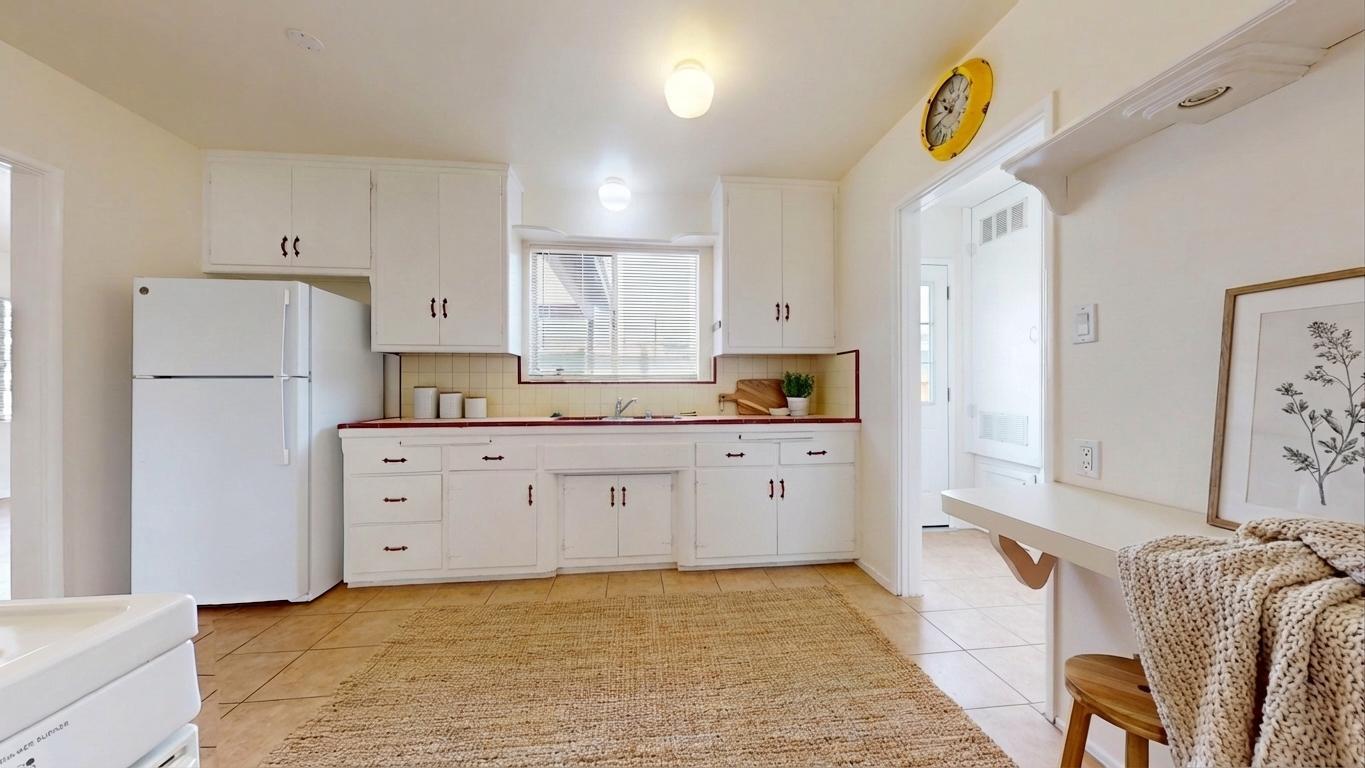 Building Photo - 18138 S Dalton Ave