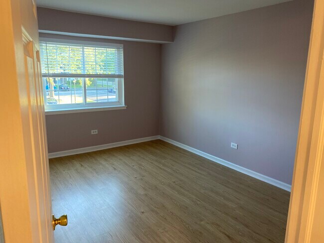 Building Photo - 1609 N Windsor Dr