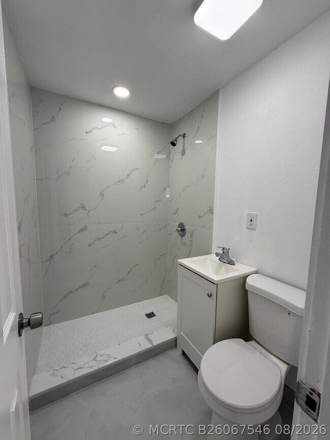 Building Photo - 4400 SW 36th St