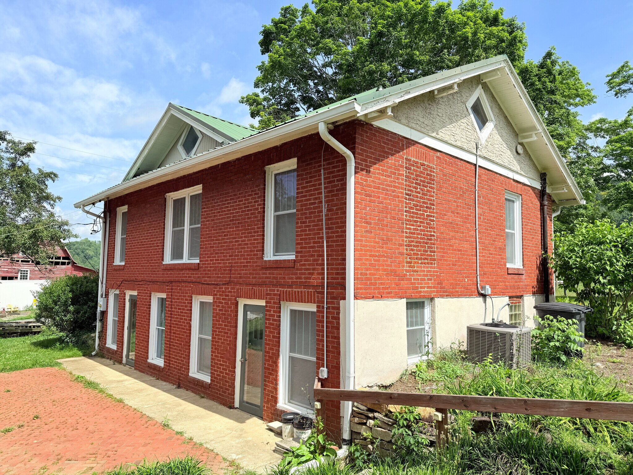 Building Photo - 1681 Linville Creek Rd