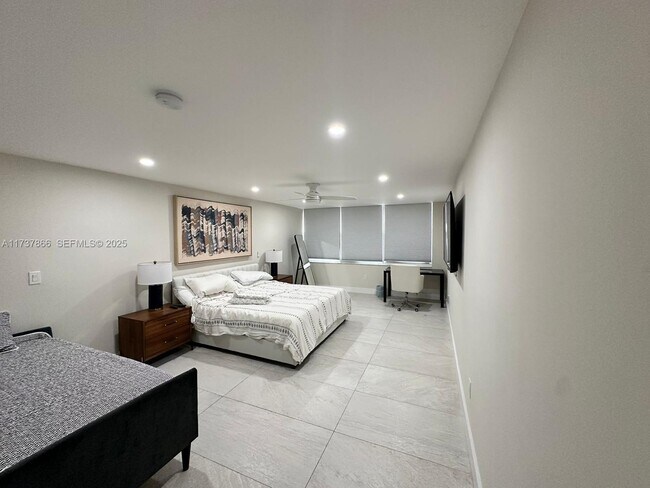 Building Photo - 2751 S Ocean Dr