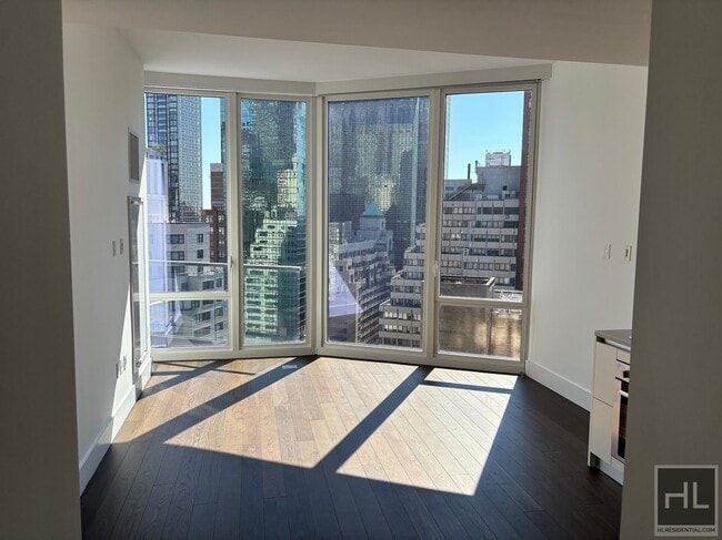 Building Photo - 222 E 44th St