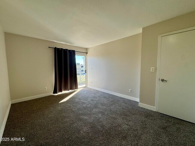 Building Photo - 1702 W Tuckey Ln