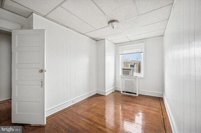 Building Photo - 5553 Matthews St