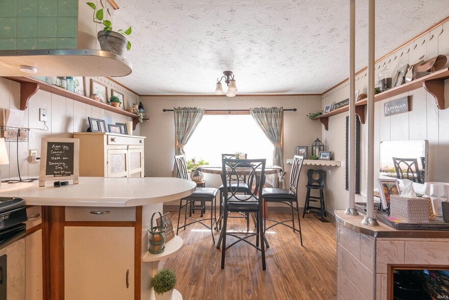 Breakfast nook Dining area - 125 S State Road 446