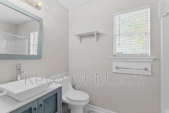 Building Photo - 5 Astor Ct