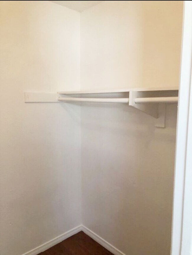 Building Photo - 16615 S Denver Ave