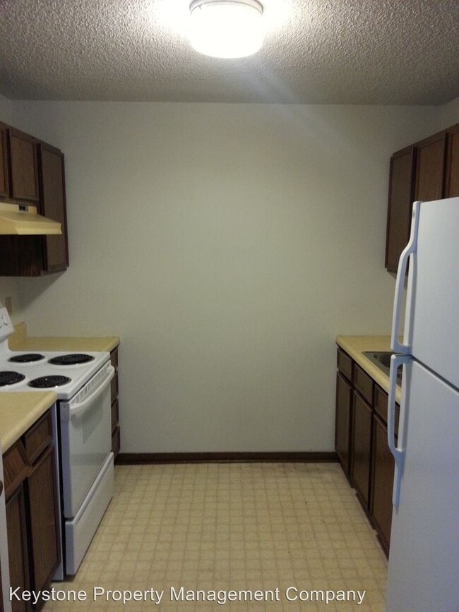 Building Photo - 1012 E Burlington St