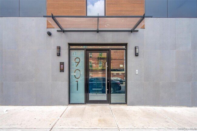 Building Photo - 901 60th St