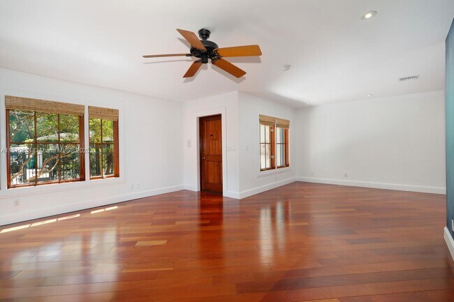 Building Photo - 2527 Inagua Ave