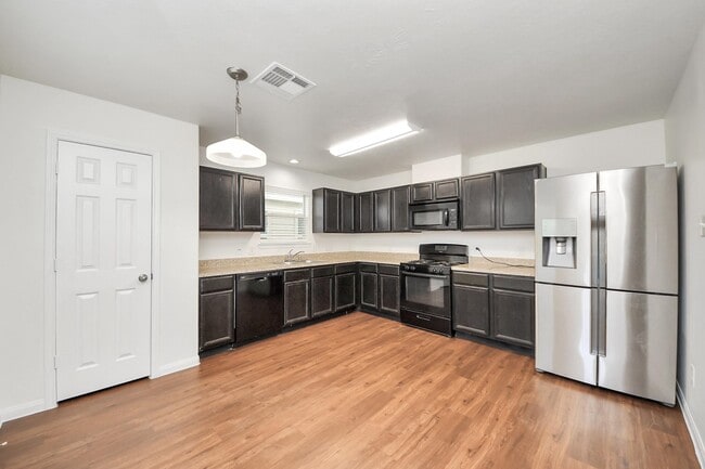 Building Photo - 886 Darbydale Crossing Ln