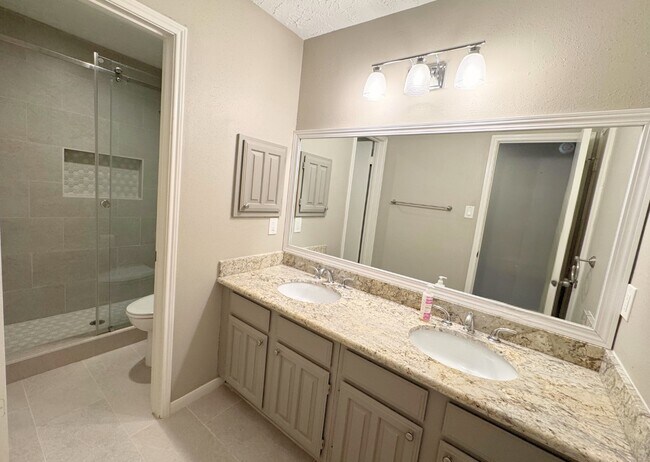 Building Photo - 2011 Echo Ridge