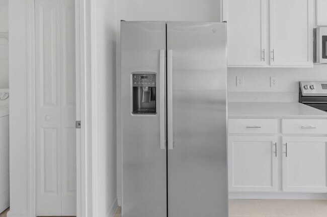 Building Photo - 2155 Lone Oak Ln