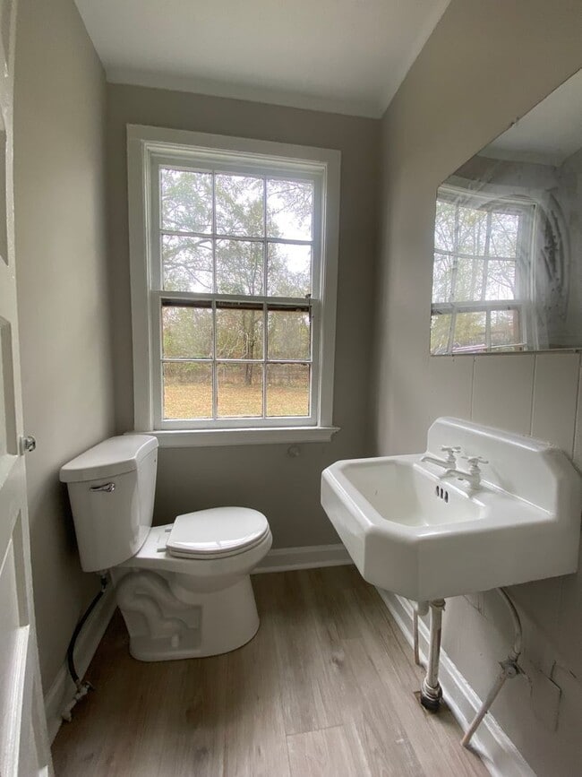 Building Photo - **AVAILABLE NOW**2 Bedroom / 1.5 Bathroom Duplex for Rent in Columbus, GA***