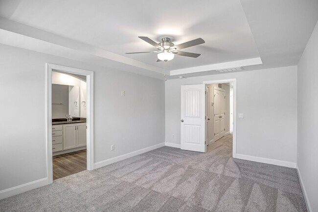 Building Photo - 3/2.5 Townhome Close to Southpoint w/ Garage!