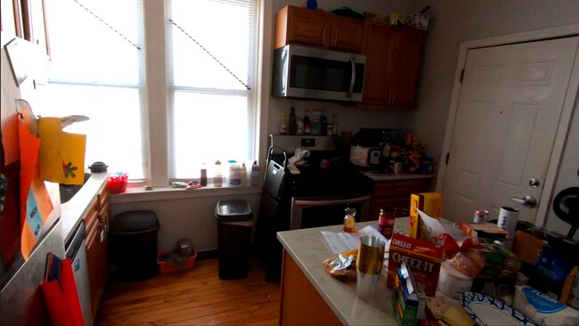 Building Photo - 3638 W Diversey Ave