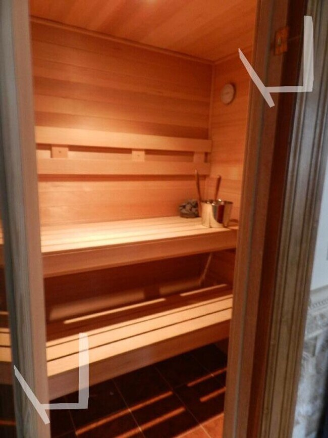 Building Photo - No Brokers Fee, No Security Deposit, Luxury Finishes, Sauna, Central Heat/AC, In-Unit Washer and ...