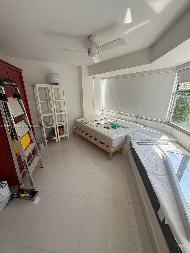 Building Photo - 1881 Washington Ave