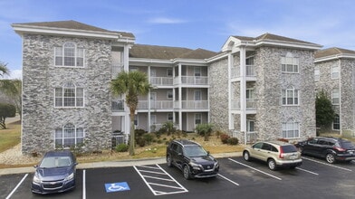 Building Photo - 1 Bedroom Condo in Myrtle Beach with Elevator
