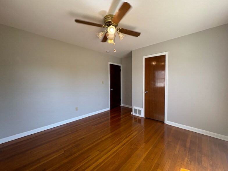 Building Photo - 1055 Whittier Ave