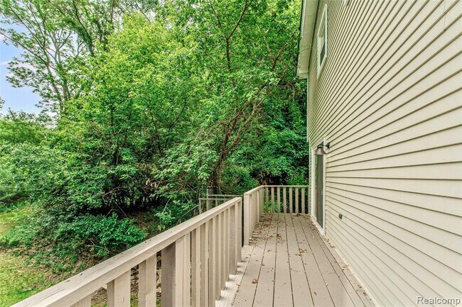 Building Photo - 21993 Riverview Dr