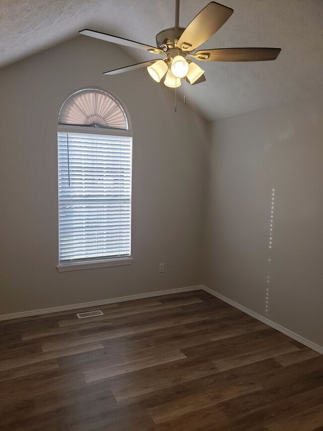 Building Photo - Great South East Location...East Battlefield & 65 Area