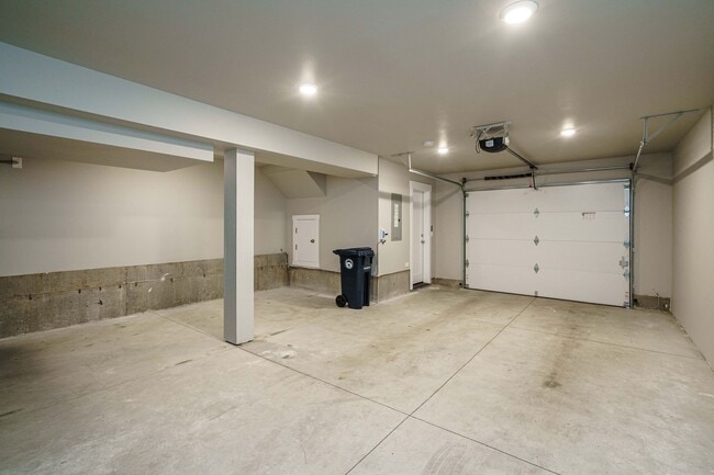 Building Photo - Move In Ready 3 Bedroom 2.5 Bathroom - Convenient Camas Location