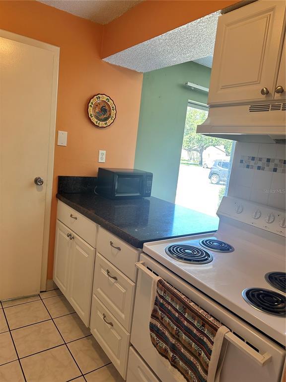 Building Photo - 4215 E Bay Dr