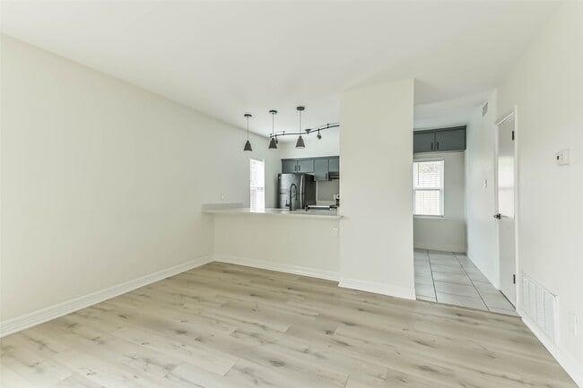 Building Photo - 5922 Fairdale Ln