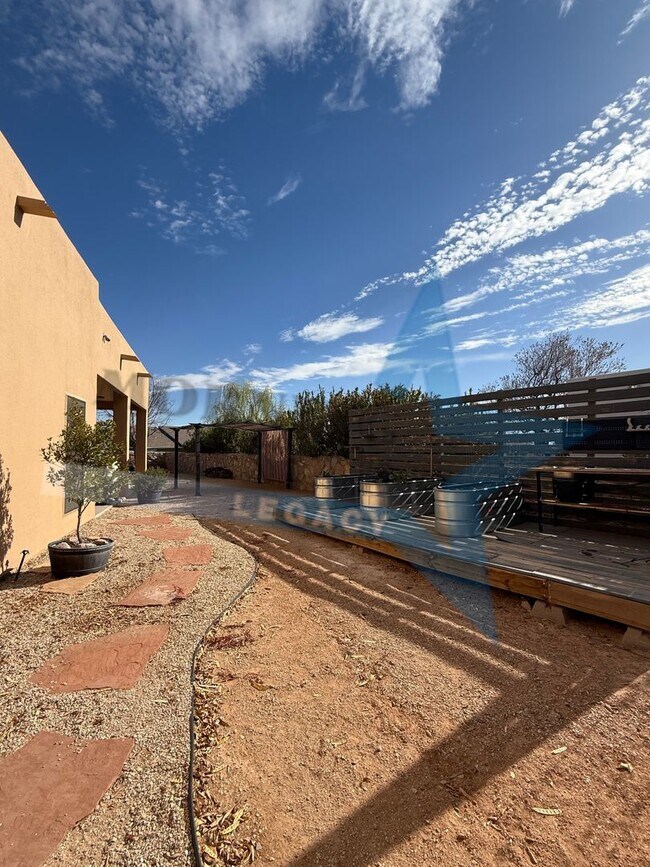 Building Photo - 3 Bedroom Energy-Efficient Home with Expansive Yard & Workshop!