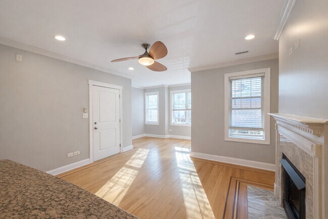 Building Photo - 6621 S Ingleside Ave