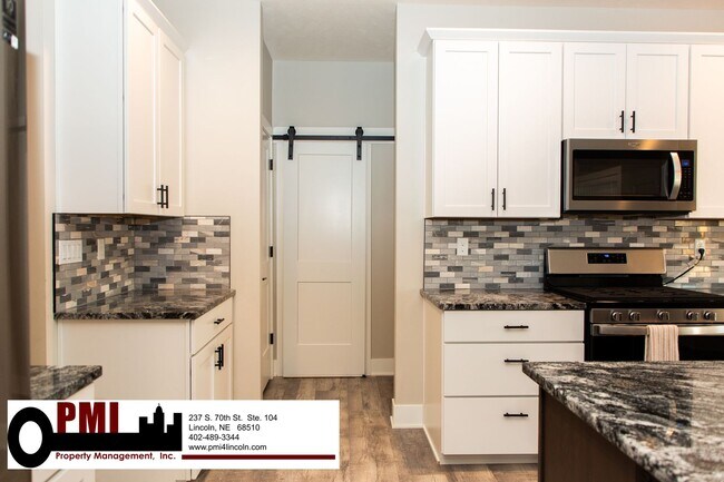 Building Photo - 5 Bedroom and 3 Bathroom House