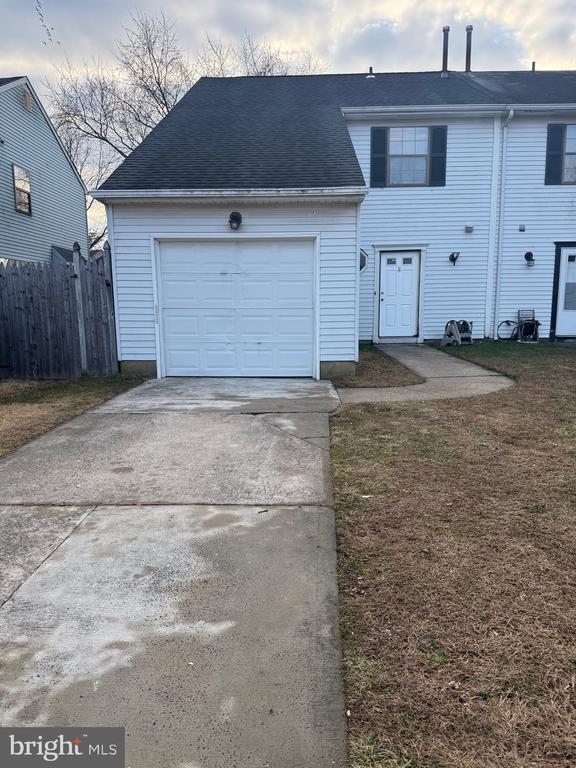 Building Photo - 8 Hewitt Ln