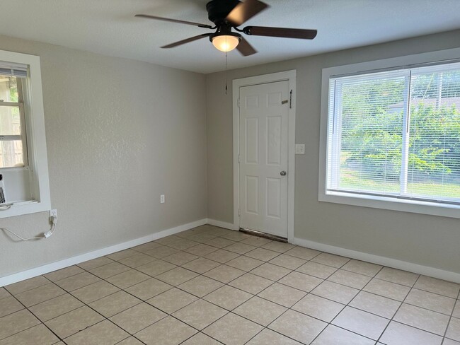 Building Photo - 408 Grove - Grv