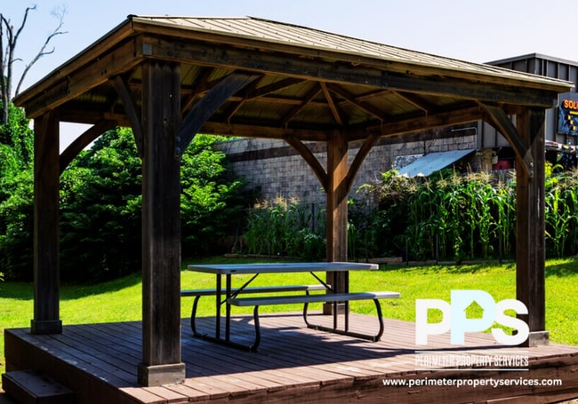 Building Photo - 1126 Maple St