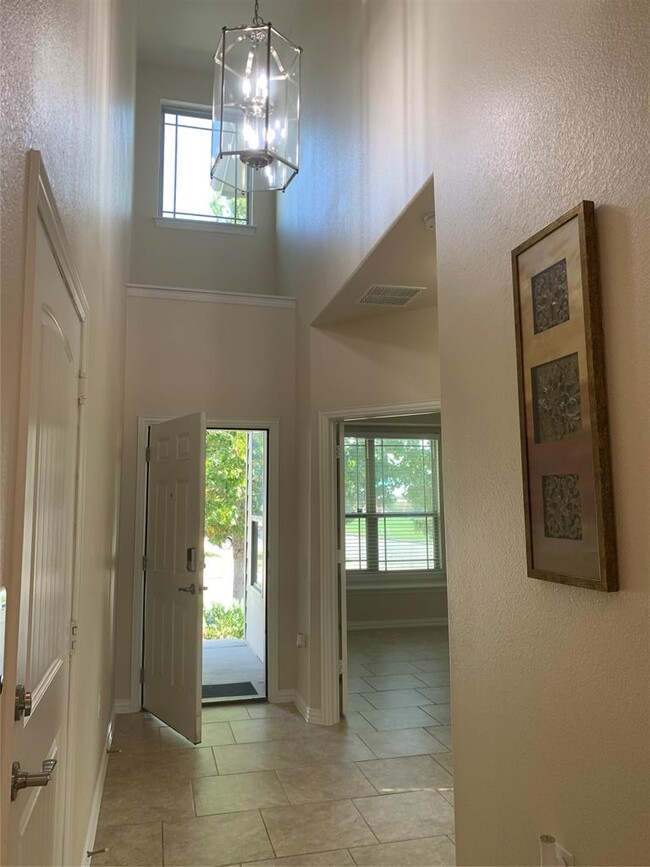 Building Photo - 7216 Vail Ridge St