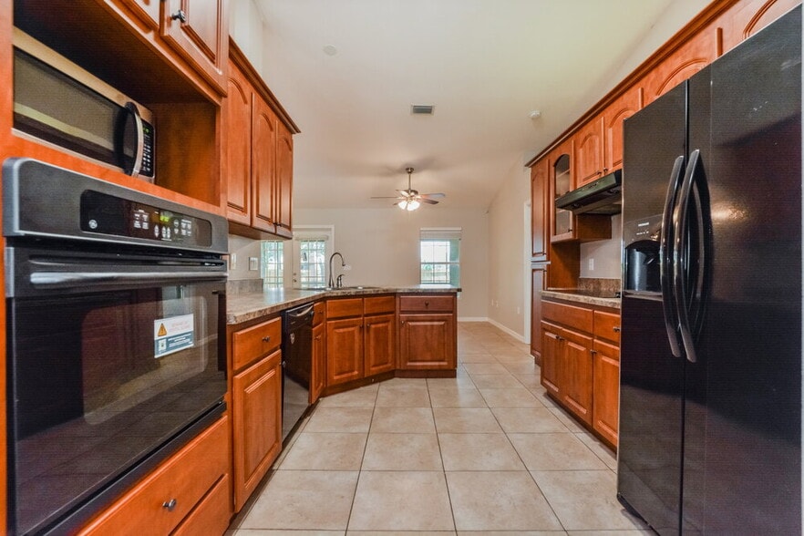 Building Photo - 11546 Lake Dr