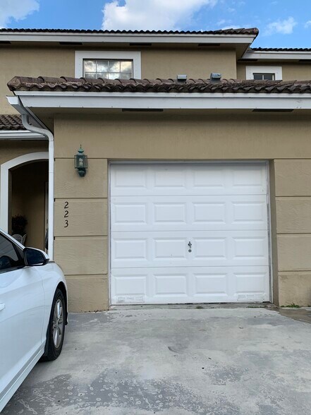 Building Photo - 223 SW 120th Ave