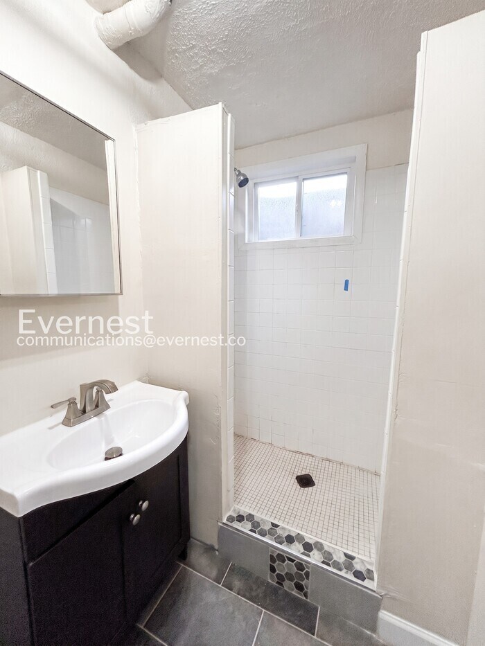 Building Photo - 4203 Goldenrod Dr